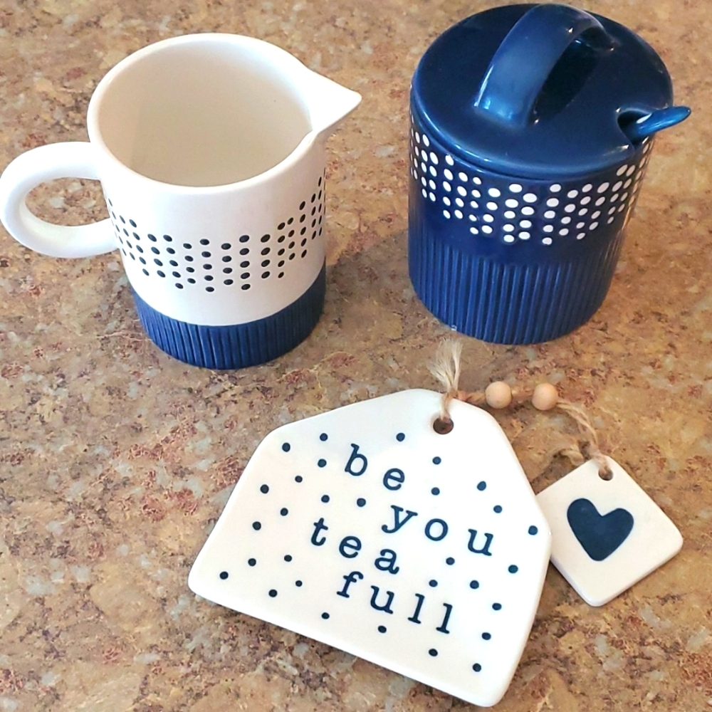 Coffee creamer and tea accessories set